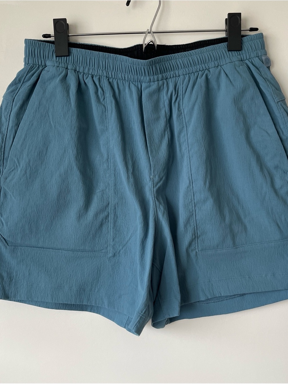 (SOLD) Lululemon Men's Blue Elastic-Waist Casual Shorts